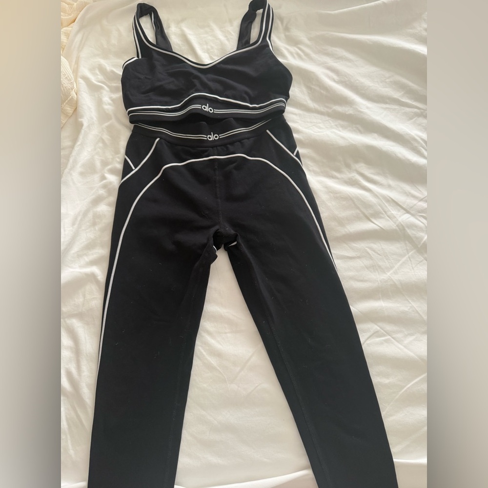 ALO Yoga ❤️HEART THROB SET❤️ Black Leggings (Sz Small) & Matching Top (Sz Med)